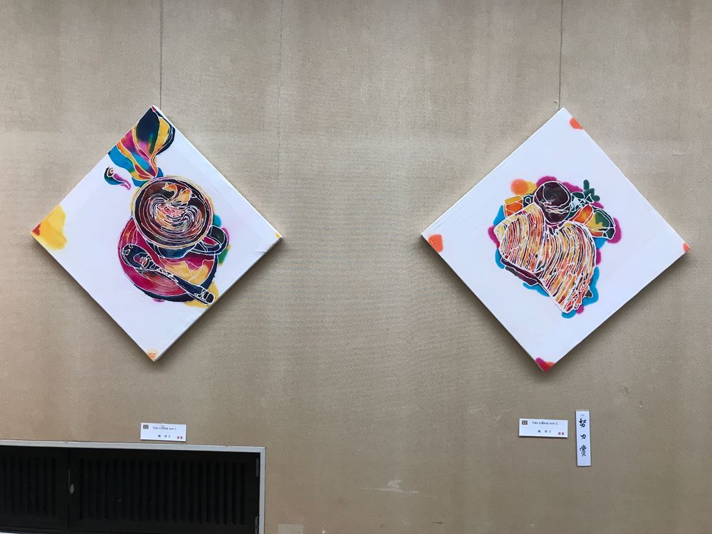 堀祥子の作品展示。ろうけつ染めによる2点の作品